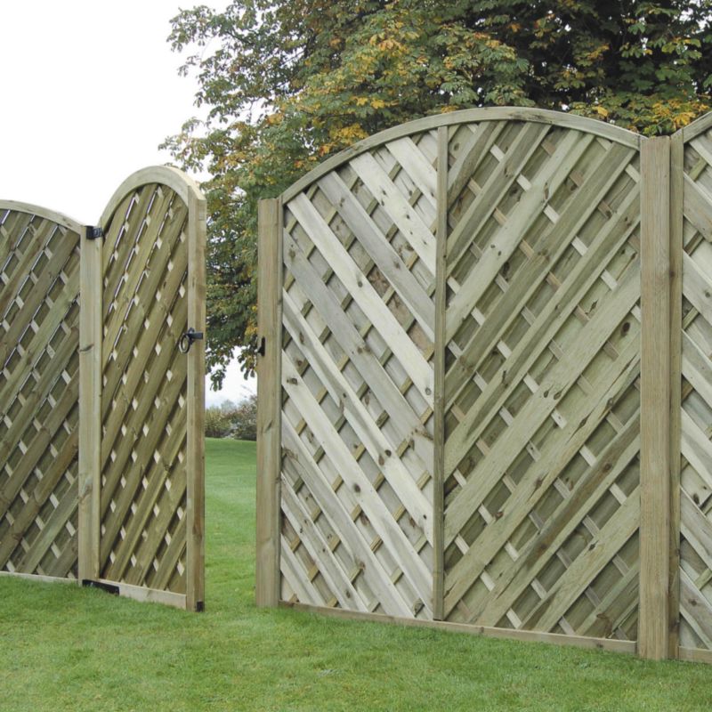 Kempton Fencing - 3 x (H)1.8m Panels, 4 x (H)2.4m Posts
