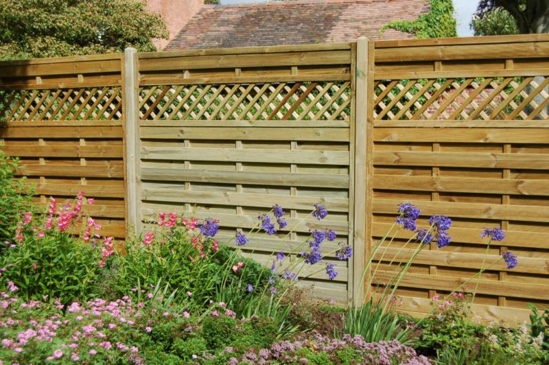 Windsor 3 x (H)1.8m Panels, 4 x (H)2.4m Posts Natural