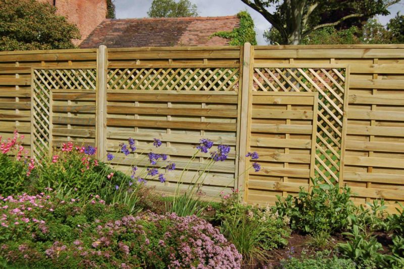 windsor 2 x (H)1.8m Corner Panels Left and Right, 3 x (H)2.4m Posts Natural