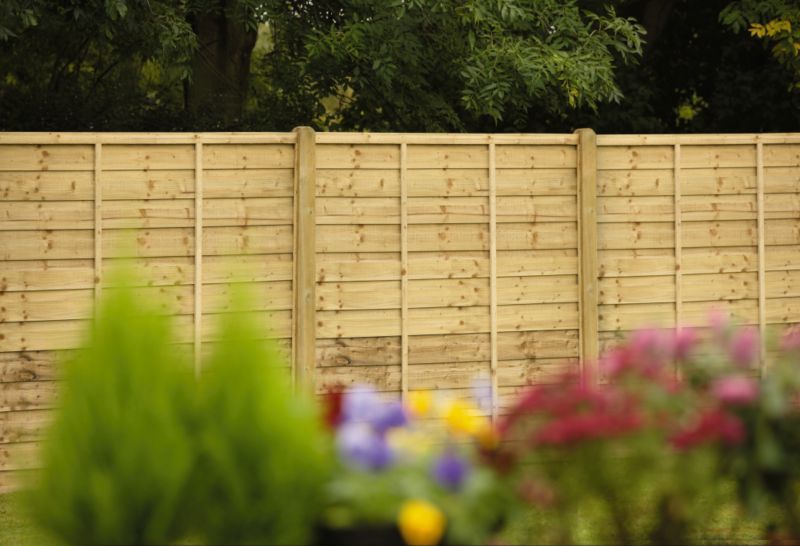 Unbranded Sutton 3 x (H)1.8m Panels, 4 x (H)2.4m Posts, Plus 3 x (H)1.82m Gravel Boards Natural