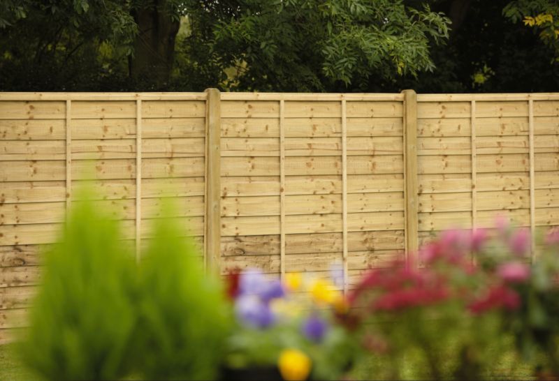 Unbranded Sutton 4 x (H)1.8m Panels, 5 x (H)2.4m Posts, Plus 4 x (H)1.82m Gravel Boards Natural