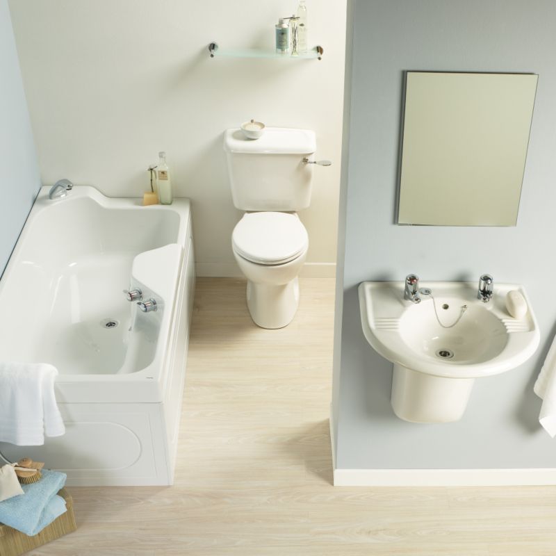 BandQ Freedom Bathroom Suite White/Chrome Effect