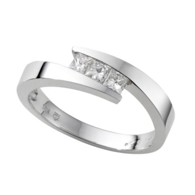 18ct white gold quarter carat princess cut diamond three stone ring - Product number 4695313