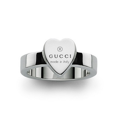 Thin ring with engraved Gucci trademark heart motif