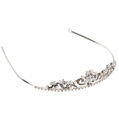 Classic brides tiara.