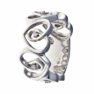 Diamond heart band ring