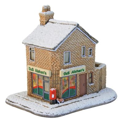 Lilliput Lane Christmas At The Corner Shop